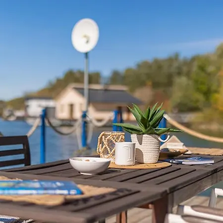 Slovakia Charming Danube Houseboat * 布拉迪斯拉发